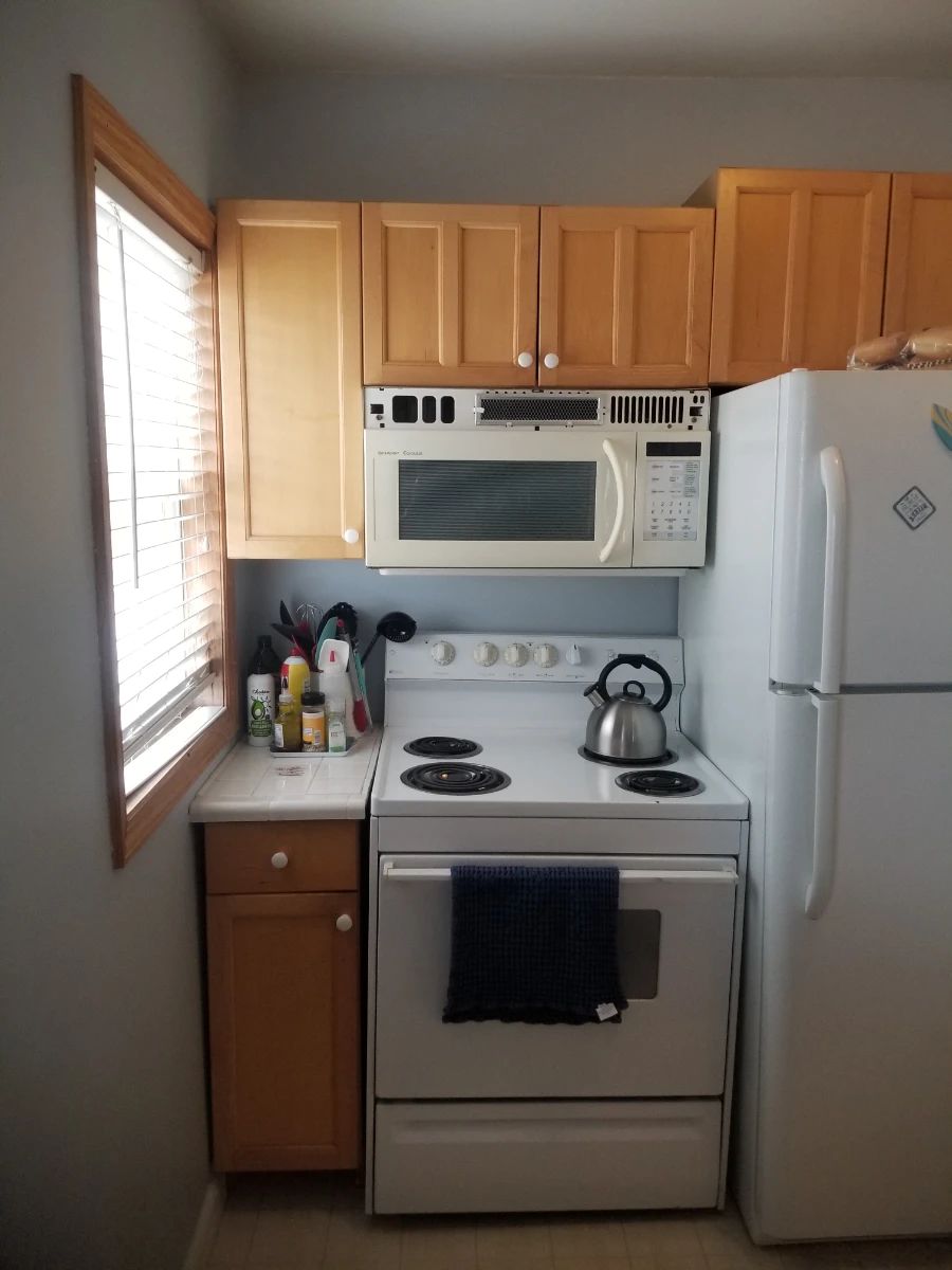 Cute kitchen; electric range