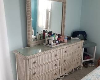 King bedroom suite:dresser with mirror