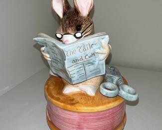 Schmid Beatrix Potter "The Tailor of Gloucester" Mouse Music Box