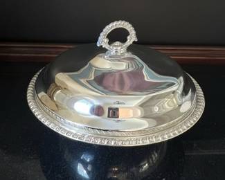 Wm. Rogers Silver Plated Entree Dish with Pyrex Insert Style