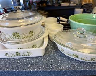 Vintage green daisy glass bake ware