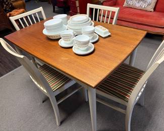 5 pc. Dining table set with 2-end stored leaves