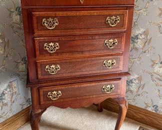 STONELEIGH MAHOGANY SILVERWARE CHEST