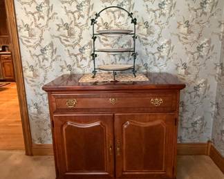 STONELEIGH MAHOGANY FLIP TOP BUFFET SERVER