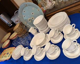 PFALTZGRAPH CHINA SET & GLASSWARE