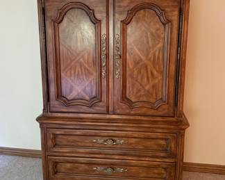 DREXEL HERITAGE CABERNET COLLECTION FRENCH PROVINCIAL DOOR CHEST ARMOIRE