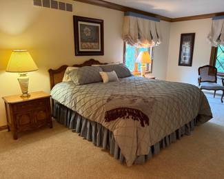 DREXEL HERITAGE KING SIZE BED, NIGHT STANDS, LAMPS