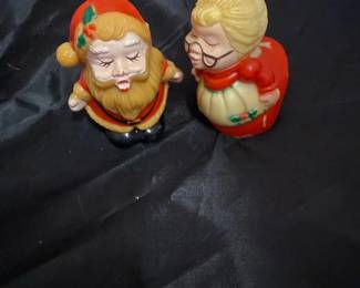 Vintage plastic Santa & Mrs Claus Shaker ($7)