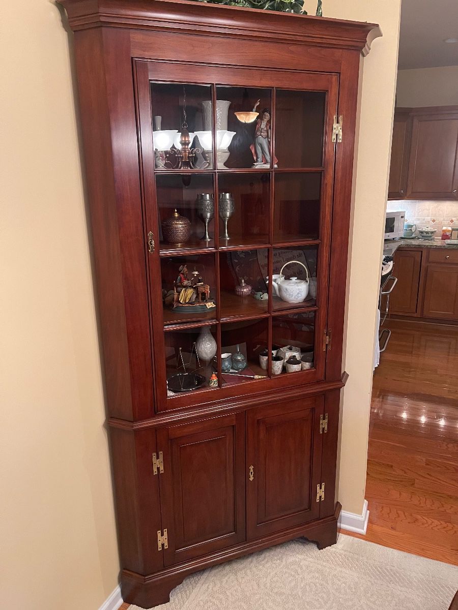 Henkel Harris Corner Hutch