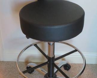 Adjustable height task chair