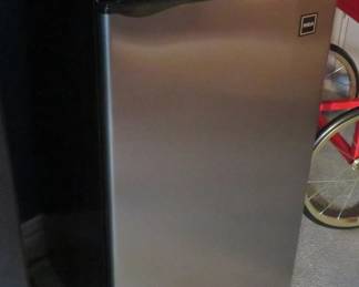 Mini refrigerator