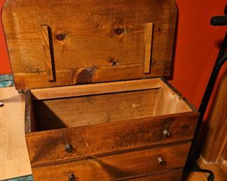 Blanket chest