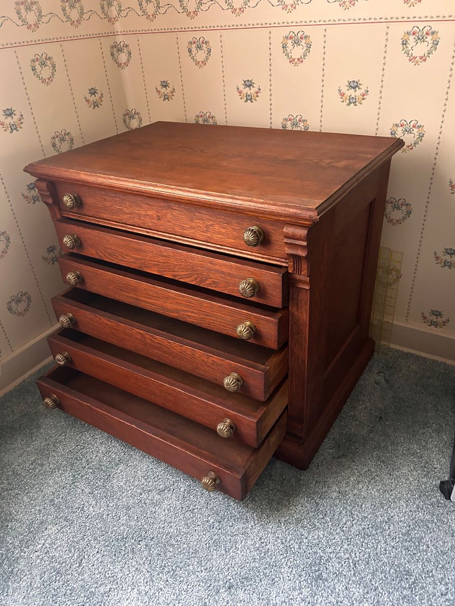 An EXCELLENT codition 6 drawer 'ARTS & CRAFT'collectors chest!!! NOTE: Does not have the JP Coats on the back
