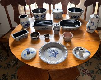 an example of the Rowe pottery pcs, (a cople pcs shown above are not Rowe)