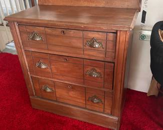 3 drawer Victorian Eastlake chest of drawers. Circa 1870s - 1880s.