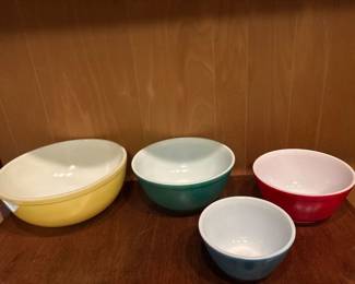 Perfect Vintage Pyrex. Colored Bowl Set
