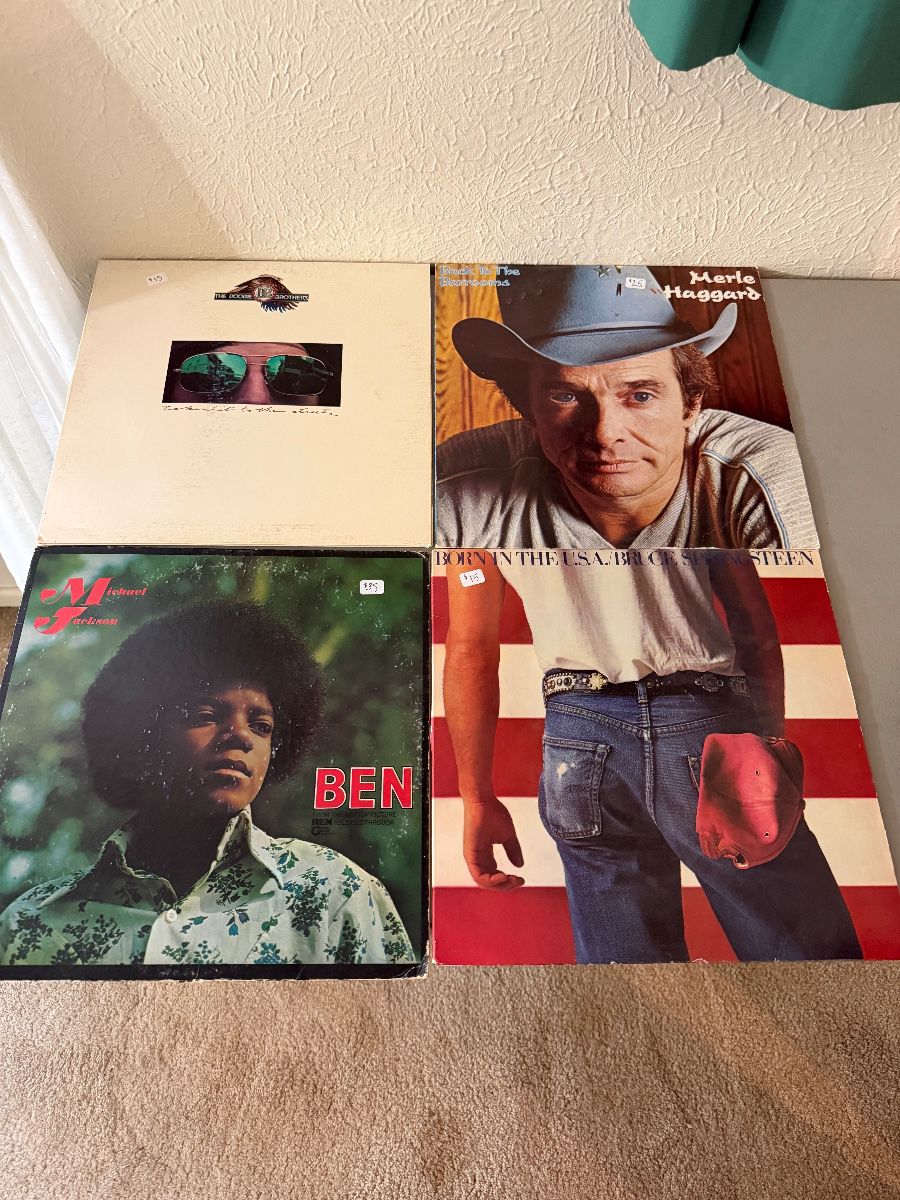 Lots of very collectible Vinyl!