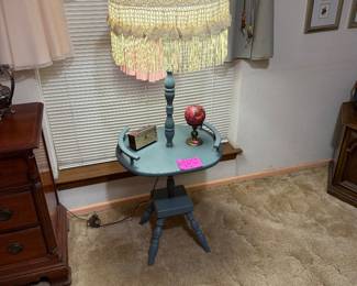 Early American table lamp, very cool!