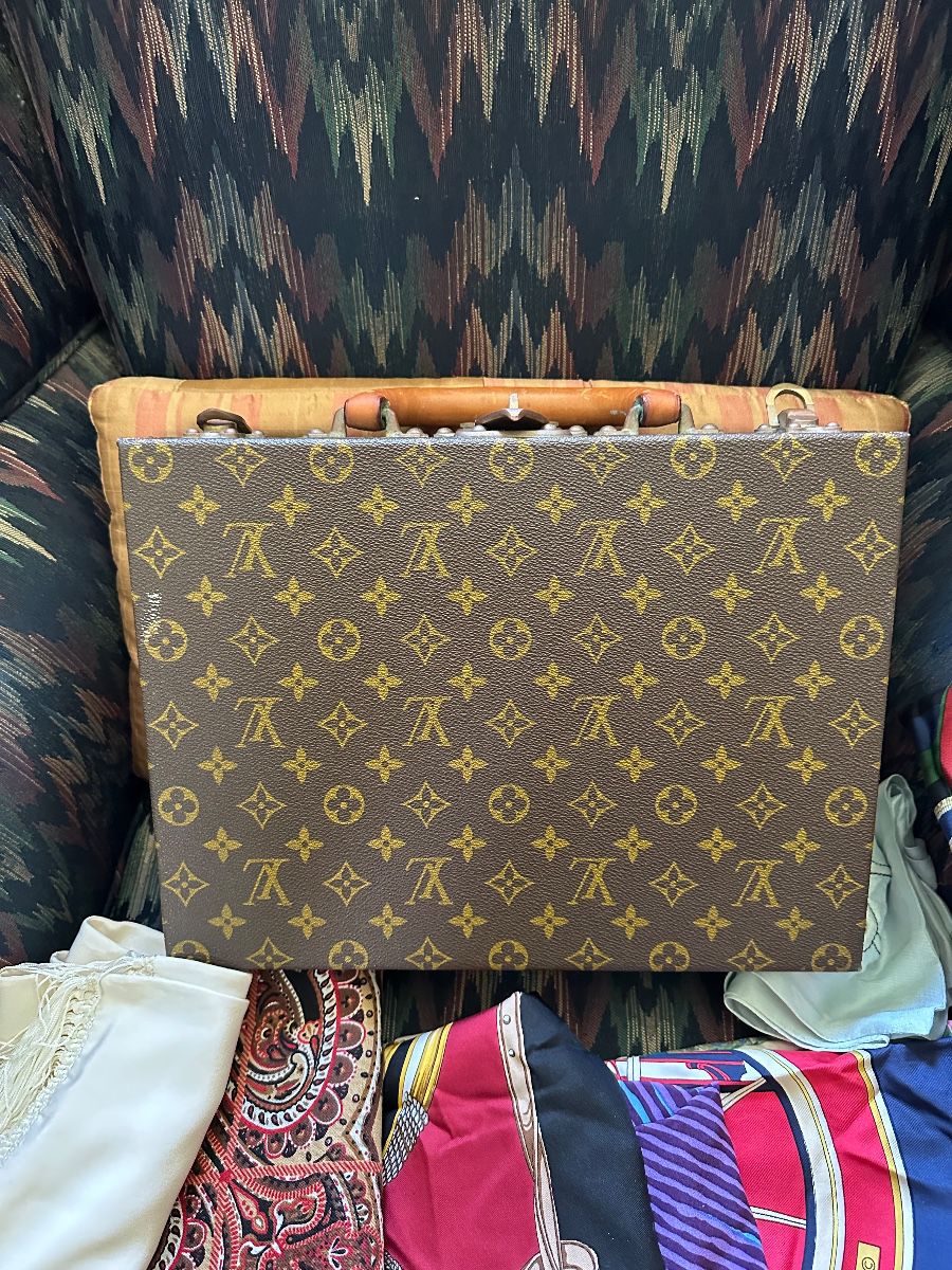 Authentic LV Jewelry travel case 