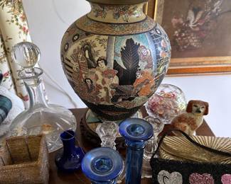 Hand pained and jewelled Satsuma lamp base