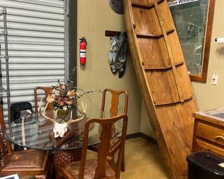 Pirogue, table/chairs
