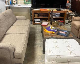Sofa, tv, console