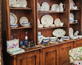 Henredon Traditional Wood Buffet and Hutch
