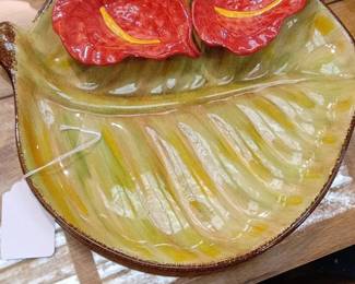 Cali Ceramics HandPainted Anthurium LeafShaped Serving Platter with Heart Bowls