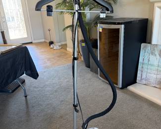 Clothes steamer