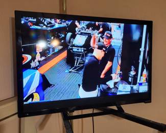 23 inch Vizio TV, no remote