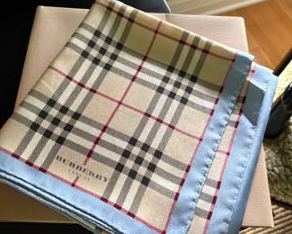 Burberry scarf with envelope