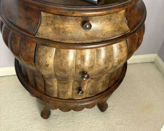 another view of the 3-drawer chest/side table/nightstand