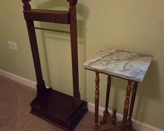 mahogany wood gentleman's valet stand