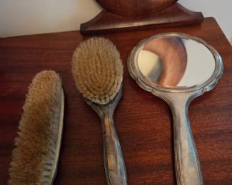 Dresser set