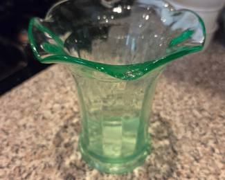 Uranium vase 