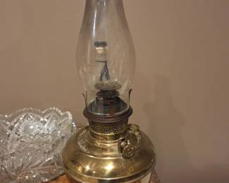 Center daft brass oil lamp