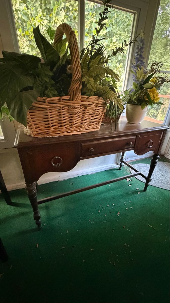 Vintage Federal Style Cherry Hunt Board Console Table