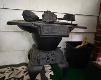 Magnet Hardwick Stove Co. Cast Iron Parlor Stove