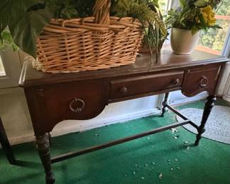 Vintage Federal Style Cherry Hunt Board Console Table