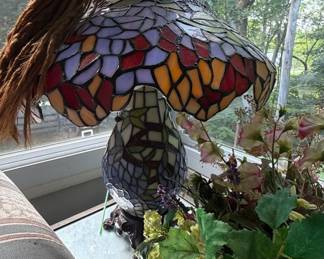 Tiffany Style Dragonfly Leaded Glass Table Lamp