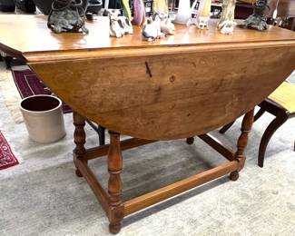 Wallace Nutting drop leaf table
