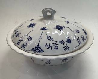 Churchill Finlandia Blue Willow Style Dinnerware Set