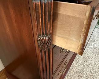 Henredon Georgian Carved Mahogany Dresser with Mirror