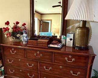 Henredon Georgian Carved Mahogany Dresser with Mirror