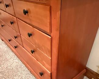 Country Style Oak Nine-Drawer Dresser
