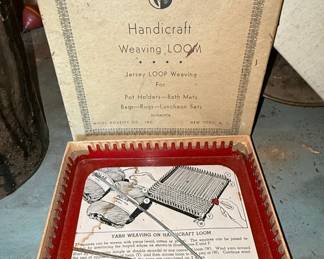 Vintage Wool Novelty Co. Handicraft Weaving Loom