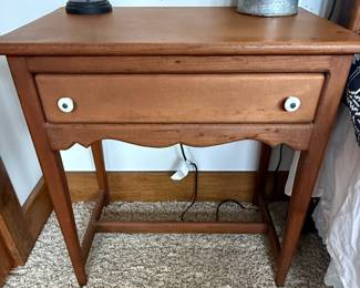 Early American Style Single Drawer Nightstand