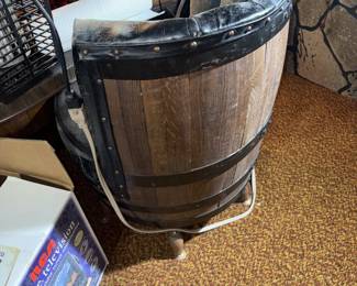 4 Swivel rocking whiskey chairs and table