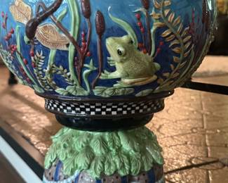 frog vase