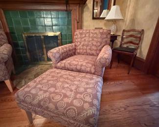 Upholstered Arm Chair w/ottoman